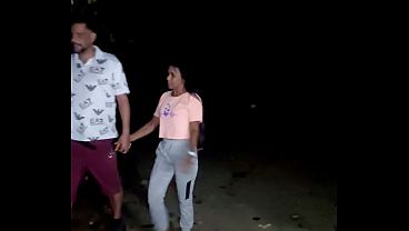 Casal fudendo na praça e surpreendido por negao do pau grande