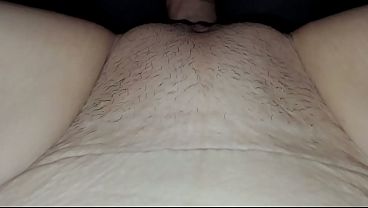 Mijn vriend neukt mij en spuit mijn kut vol met zijn zaad. My boyfriend fucks me and fills my pussy with his cum.