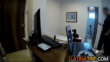 Tight pussy latina amateur teen model got a job at the casting