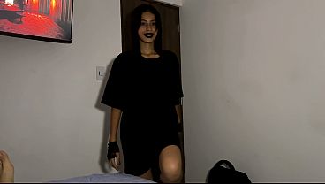 ¡Mavis Gotica Culona de 18 Años Montando Duro Una Polla Gorda Hasta Recibir Una Corrida Enorme en su Apretado Coño!.