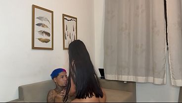 Morena gostosa hotwife do cabelão dando pro nego pauzudo 23cm e marido corno gravando
