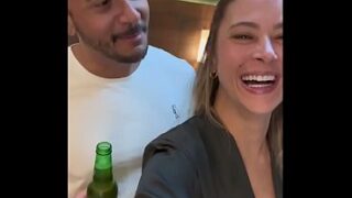 “Vem ver Corno, olha o que esse pau faz com sua esposinha” – Esse casada brasileira é uma delicia, Fodeu negão pauzudo e ainda humilhou o corno