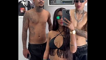 ELA FICA MANJANDO AS ROLAS MARCANDO QUANDO VEM PRO F1, PAGOU O F1 LIBERANDO A BUCETONA