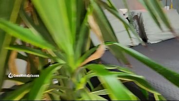 “Olha corno, olha o tamanho do pau arrombando sua esposinha safada” – Brasileiro Pauzudo fode casada safada na frente do corno manso que fica só na punheta.