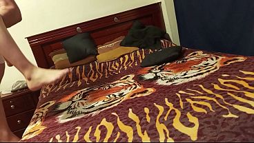 Pareja caliente cogiendo duro con grandes gélidos