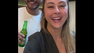 “Vem ver Corno, olha o que esse pau faz com sua esposinha” – Esse casada brasileira é uma delicia, Fodeu negão pauzudo e ainda humilhou o corno