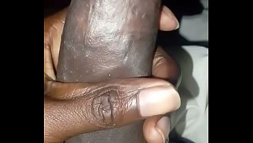 Depois de mostrar o seu tamanho impressionante, BBC surpreende a BBW MILF durante o sono é fodida com muita força