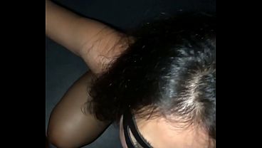 Distribuiu a buceta na casa de swing – Casada brasileira muito safada vai para casa de swing e distribui a buceta para os machos pirocudos na frente do corno manso.